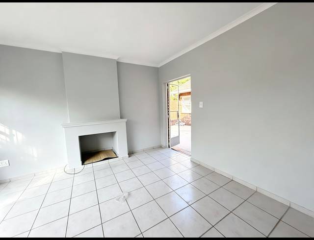 4 BEDROOM HOUSE FOR SALE IN VAN RIEBEECK PARK